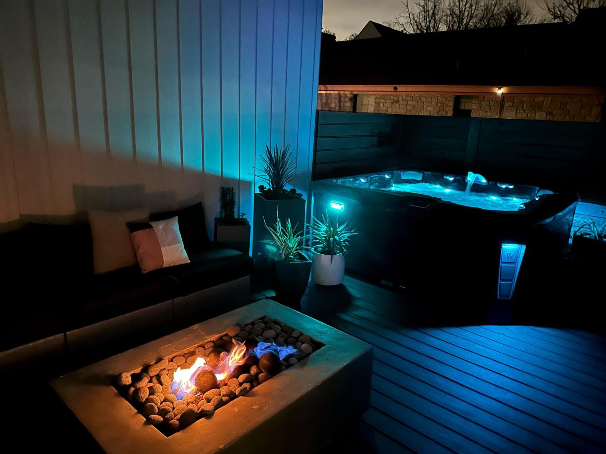 East Austin Flair With Hot Tub - Brass! Villa Bagian luar foto